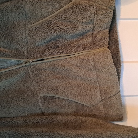 New sherpa Reebok jacket with hood/ color sage / with tags - Picture 8 of 9